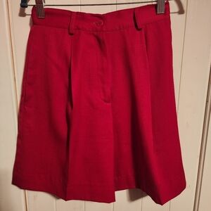Red Preview Collection, 100% wool shorts. Size 4